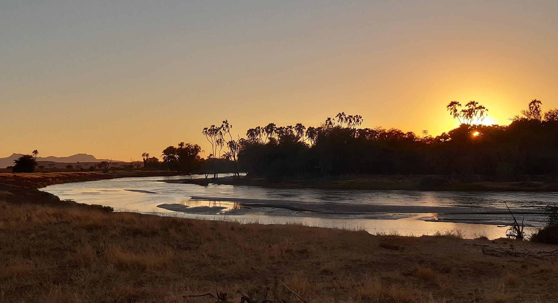 Pour changer, un coucher de soleil sur la rivière Ewaso Ngiro, qui sépare la réserve de Samburu de celle de Buffalo Springs